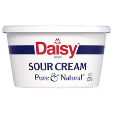 Daisy Pure &amp; Natural Sour Cream Tub, 8 oz