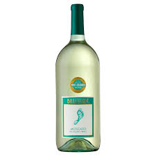 Barefoot Moscato White Wine, 1.5 L
